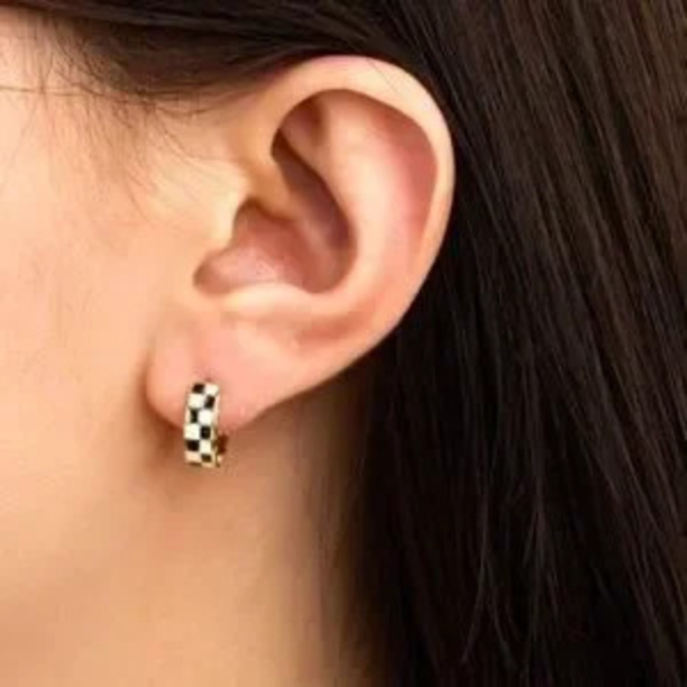 Silver Checker Huggie Hoop Earrings (3106)